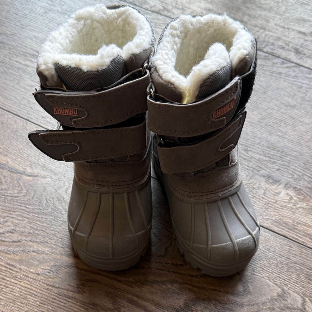 Khombu Gray Snow Boots with Plush Lining